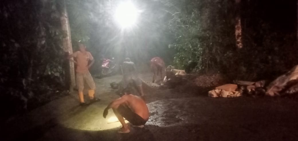 Kerja Bakti Warga RT 104 Padukuhan Sindon